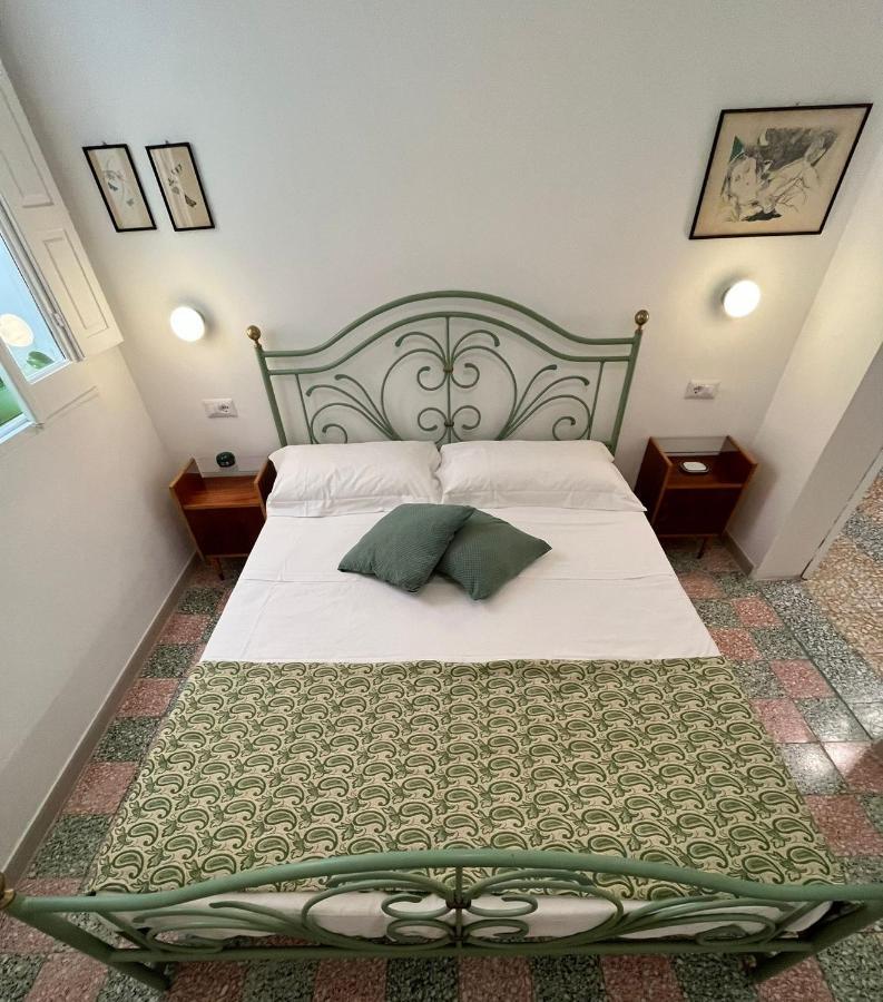 Casa Margherita - Guest House Pezze Di Greco Bagian luar foto
